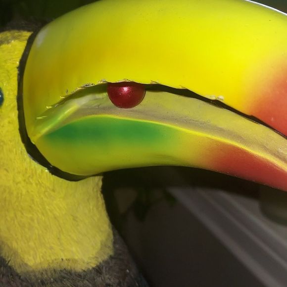 Resin textured Toco Toucan Figurine - Picture 5 of 9
